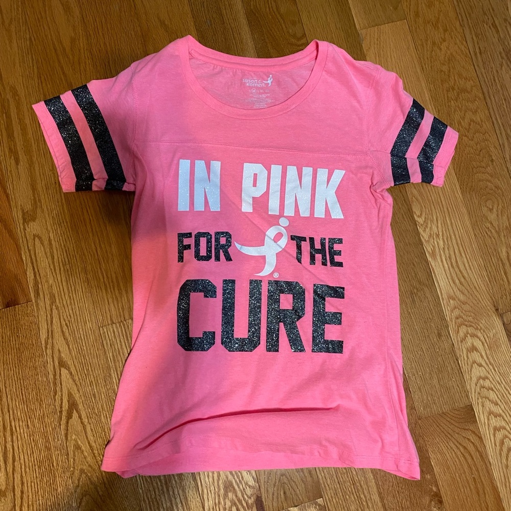 pink t-shirt